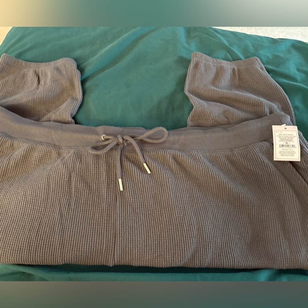 NWT-3XL Auden Soft Waffle Knit
Dark Grey butter, soft drawstring
Cuffed Ankles - Picture 6 of 9